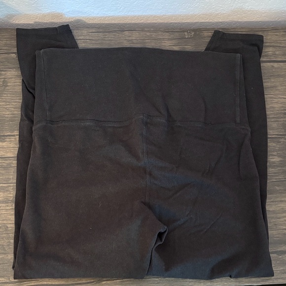 Maternity leggings size medium - Picture 2 of 3